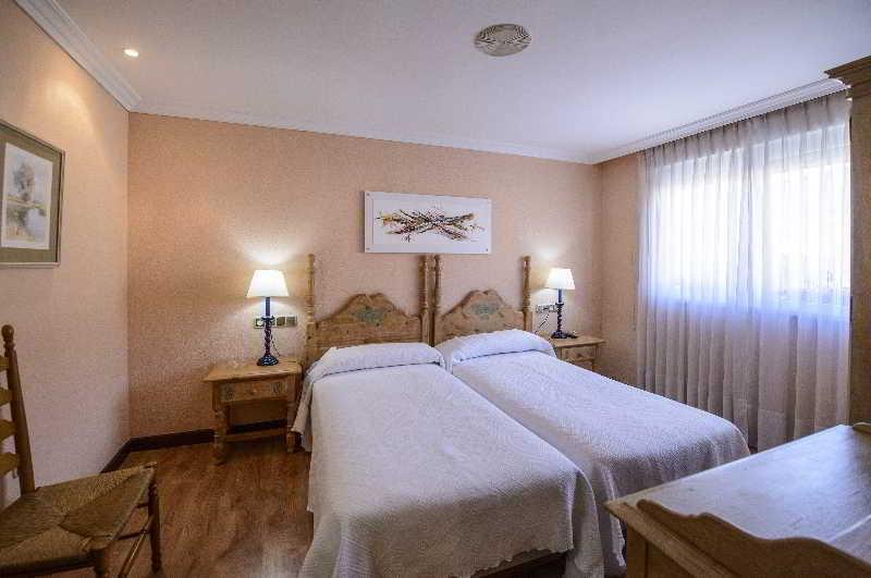 Hotel Rio Cea Puente Almuhey Екстер'єр фото